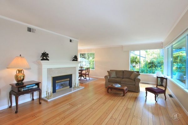 415 Mathers Avenue West Vancouver B.C