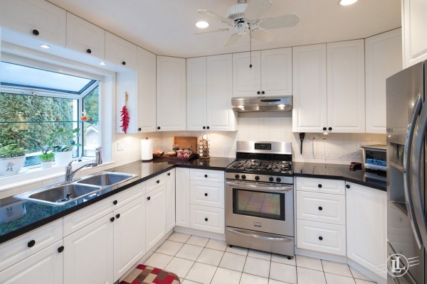 1370 14th Street West Vancouver B.C