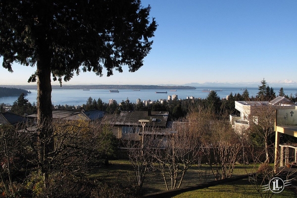 1180 Queens Avenue West Vancouver B.C