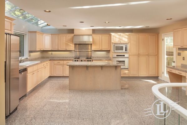 5277 Kew Road West Vancouver B.C