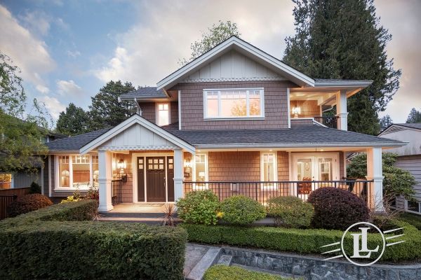 1050 11th Street West Vancouver B.C