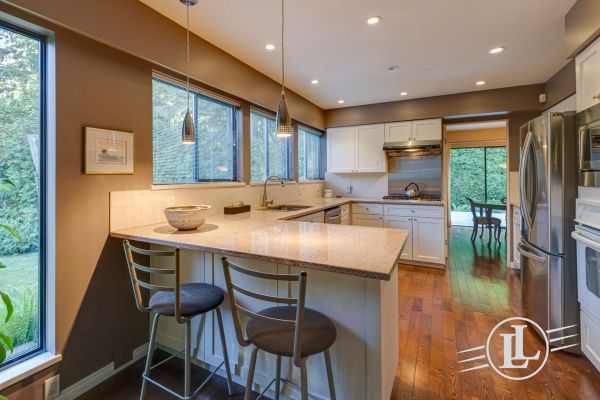 392 Mathers Avenue West Vancouver B.C