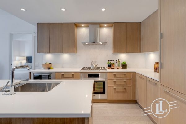 #212-3220 Connaught Crescent North Vancouver B.C