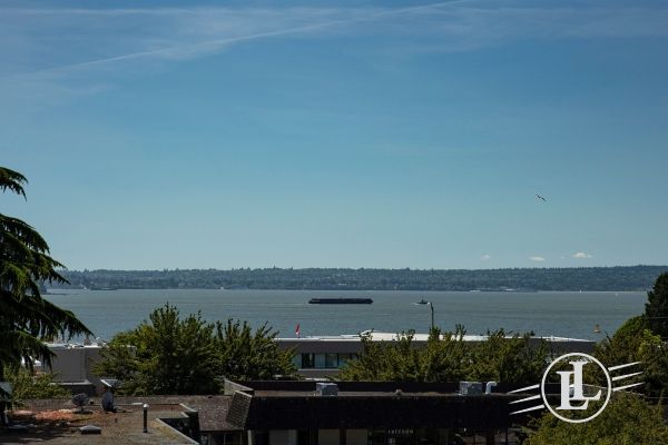 #301-1420 Duchess Avenue West Vancouver B.C