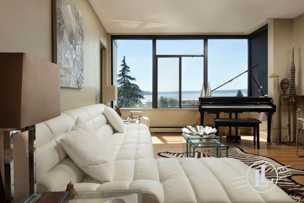 #301-1420 Duchess Avenue West Vancouver B.C