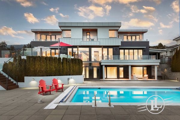 718 Southborough Drive West Vancouver BC