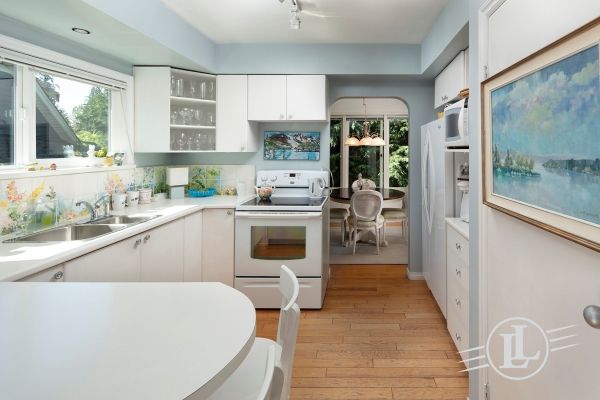 1275 Brantwood Road North Vancouver B.C