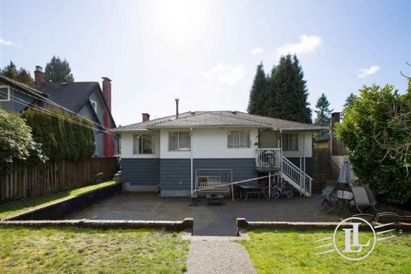 522 E 17th Street North Vancouver B.C