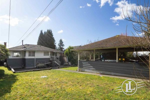 522 E 17th Street North Vancouver B.C