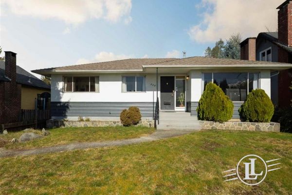 522 E 17th Street North Vancouver B.C