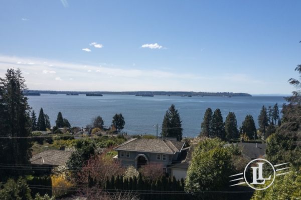 3381 Mathers Avenue West Vancouver B.C