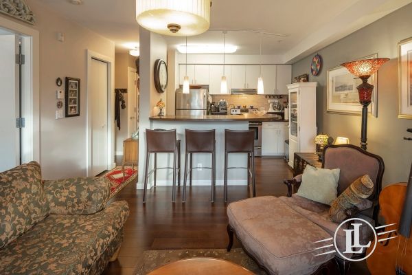 #112-1033 St. Georges Avenue North Vancouver B.C